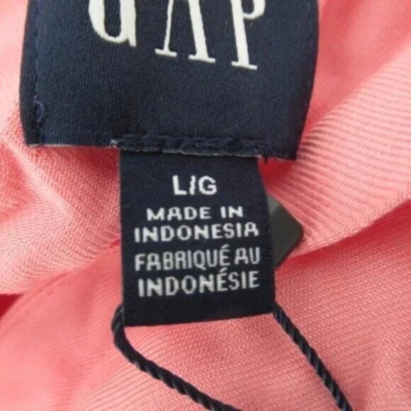 Gap Women's Short Sleeve Shirt with V neck, Pink, Large - NEW - Picture 2 of 2